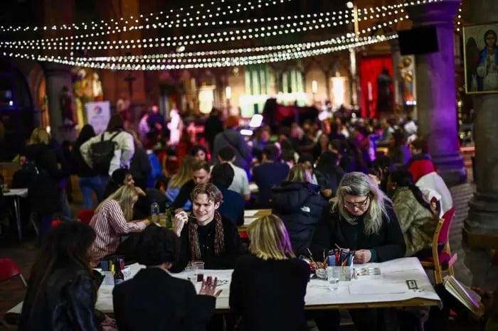 Digital detox: young adults flock to London 'offline' nights | The Standard Digital detox: young adults flock to London 'offline' nights | The Standard