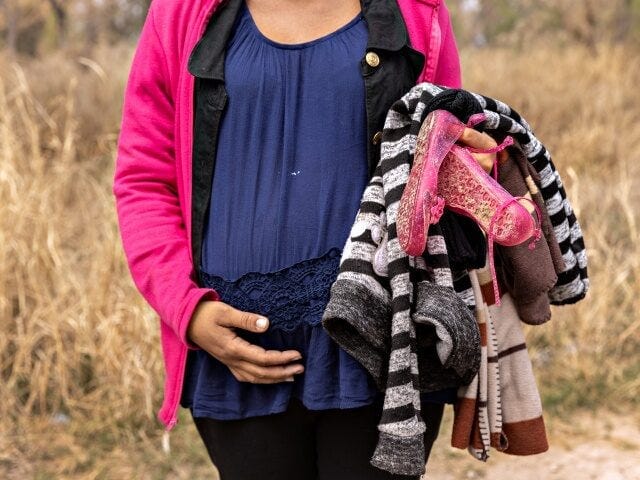 MISSION, TEXAS - MARCH 23: An asylum seeker from Honduras, traveling with her three childr MISSION, TEXAS - MARCH 23: An asylum seeker from Honduras, traveling with her three childr