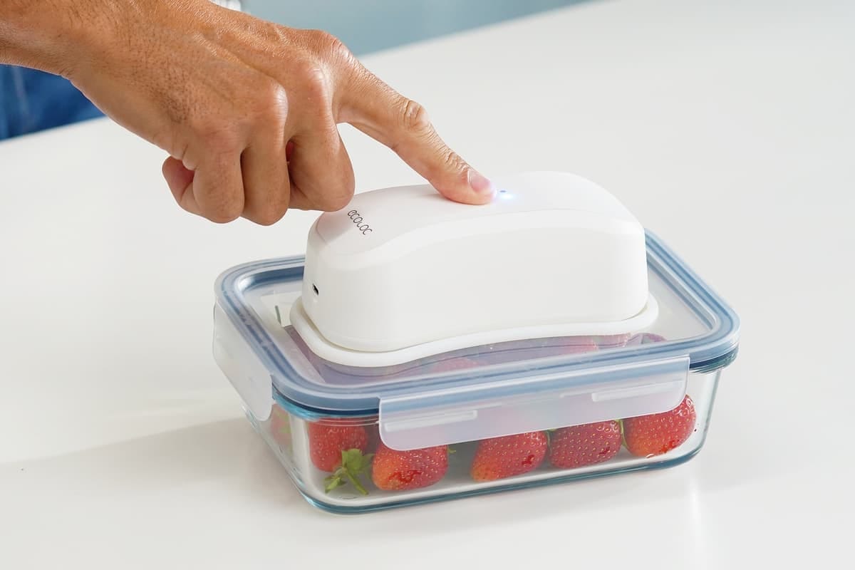 The EcoLoc works with Ikea's existing line of 365+ food containers The EcoLoc works with Ikea's existing line of 365+ food containers