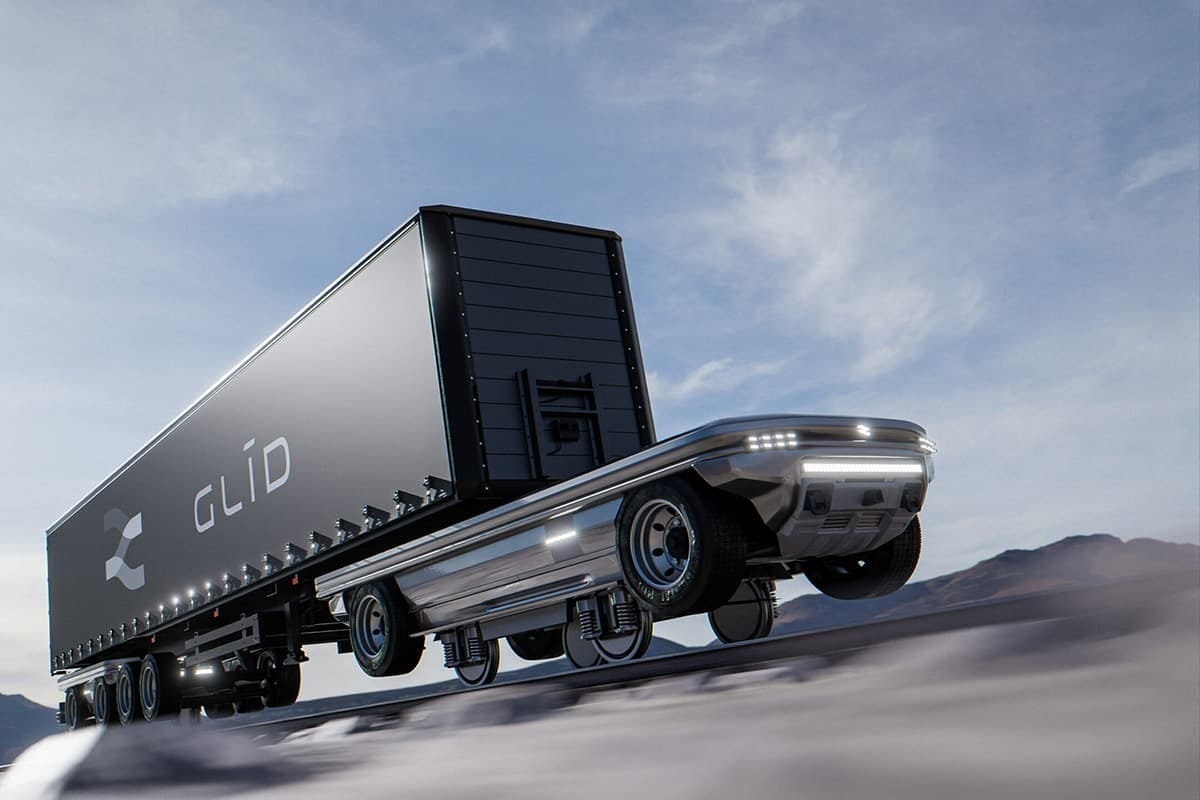 Glid's autonomous Glider is said to be able to carry trailers weighing up to 80,000 lb on the road before hopping onto rails and transporting them at 80 mph Glid's autonomous Glider is said to be able to carry trailers weighing up to 80,000 lb on the road before hopping onto rails and transporting them at 80 mph