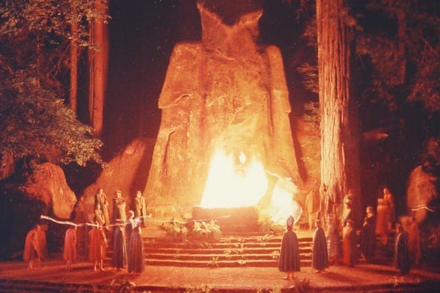 Un multimillonario en Bohemian Grove le dijo al personal que ... Un multimillonario en Bohemian Grove le dijo al personal que ...