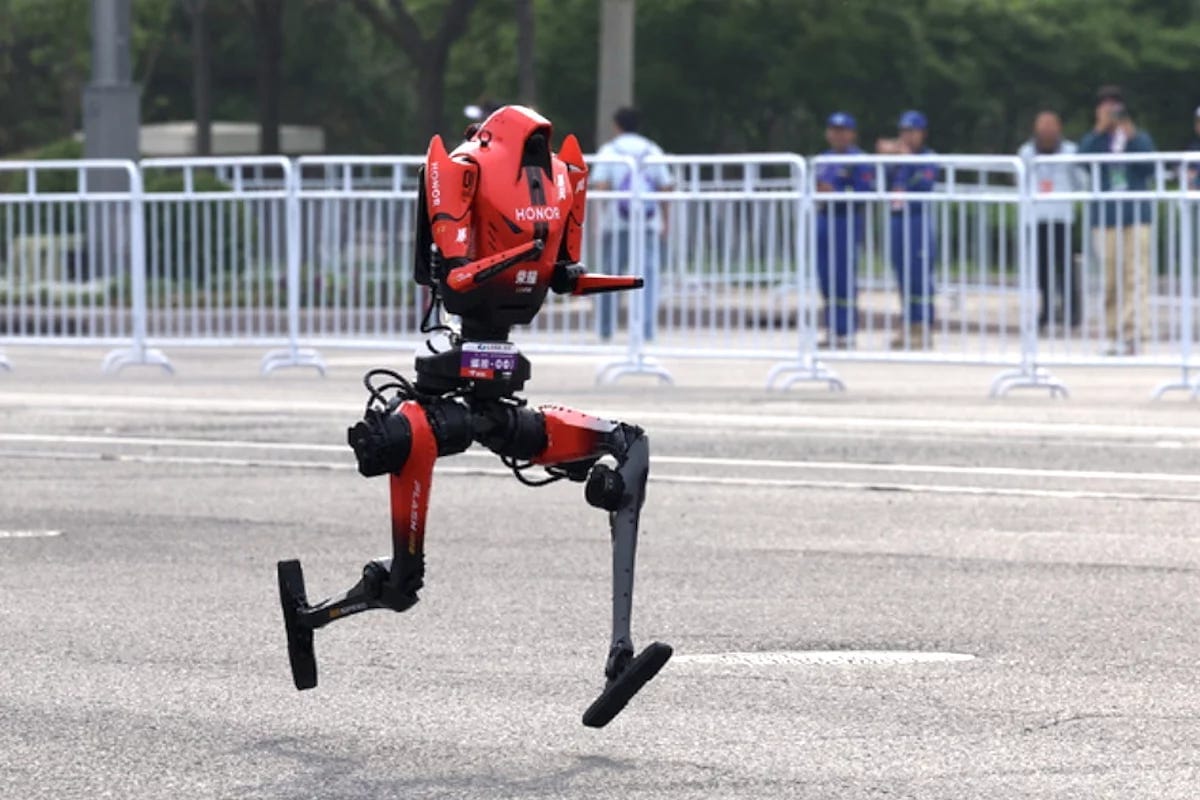 There was no stopping Lightning – nor the Honor team, which took the top three spots with its humanoid models There was no stopping Lightning – nor the Honor team, which took the top three spots with its humanoid models