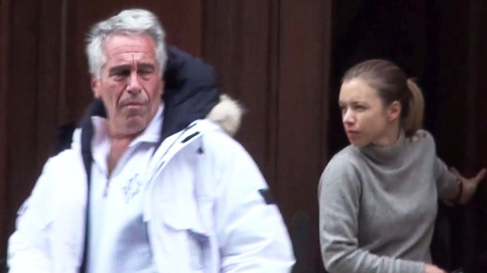 Plötzlich «entsetzt»: Der schemenhafte Prinz-Andrew-Auftritt in Epsteins «Horror-House» | blue News Plötzlich «entsetzt»: Der schemenhafte Prinz-Andrew-Auftritt in Epsteins «Horror-House» | blue News