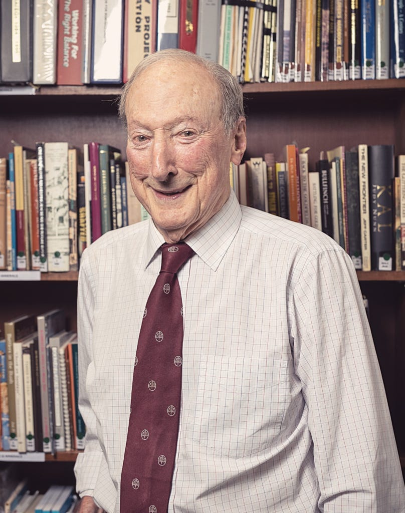 Photo portrait of Ron Manners Photo portrait of Ron Manners